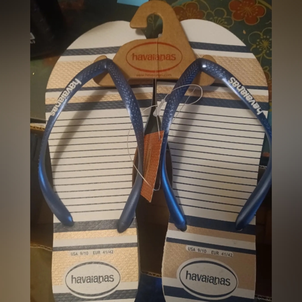 New Havaianas sandals. Size 9/10 but fits 7/8